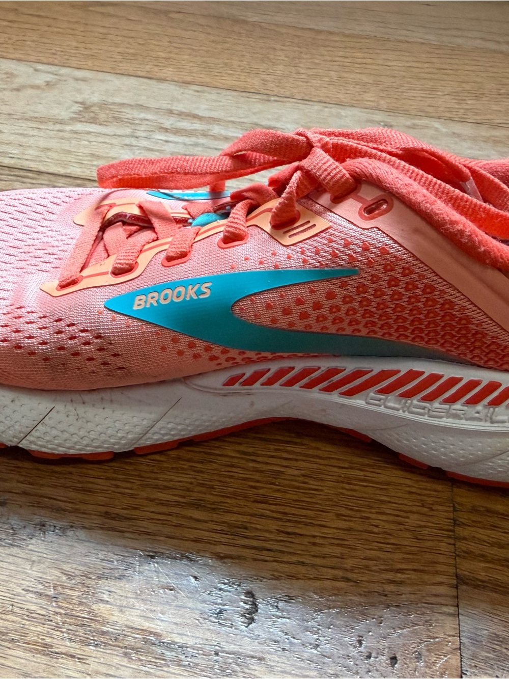 Brooks Adrenaline Coral and Teal Women’s Running Shoes, 7.5. Very good condition - Picture 3 of 9